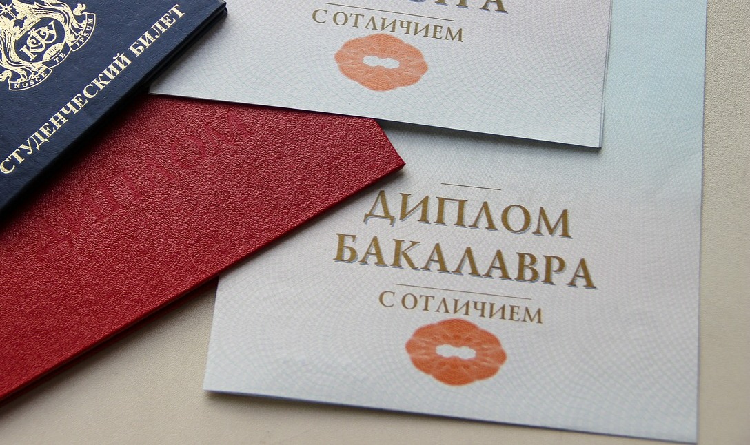 Как быстро и недорого отправить диплом курьером по России